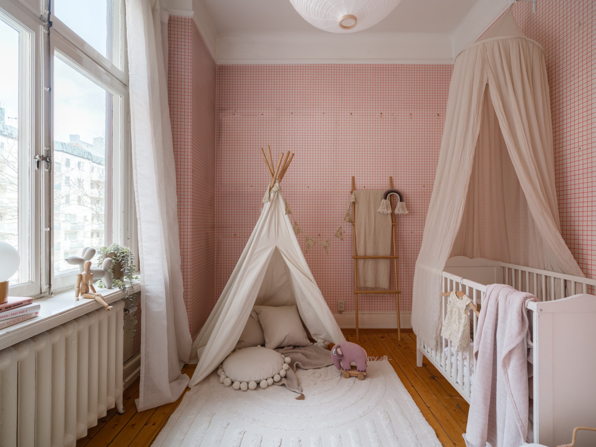 Mysigt sovrum med fönster mot gård Rörstrandsgatan 4, 3 tr