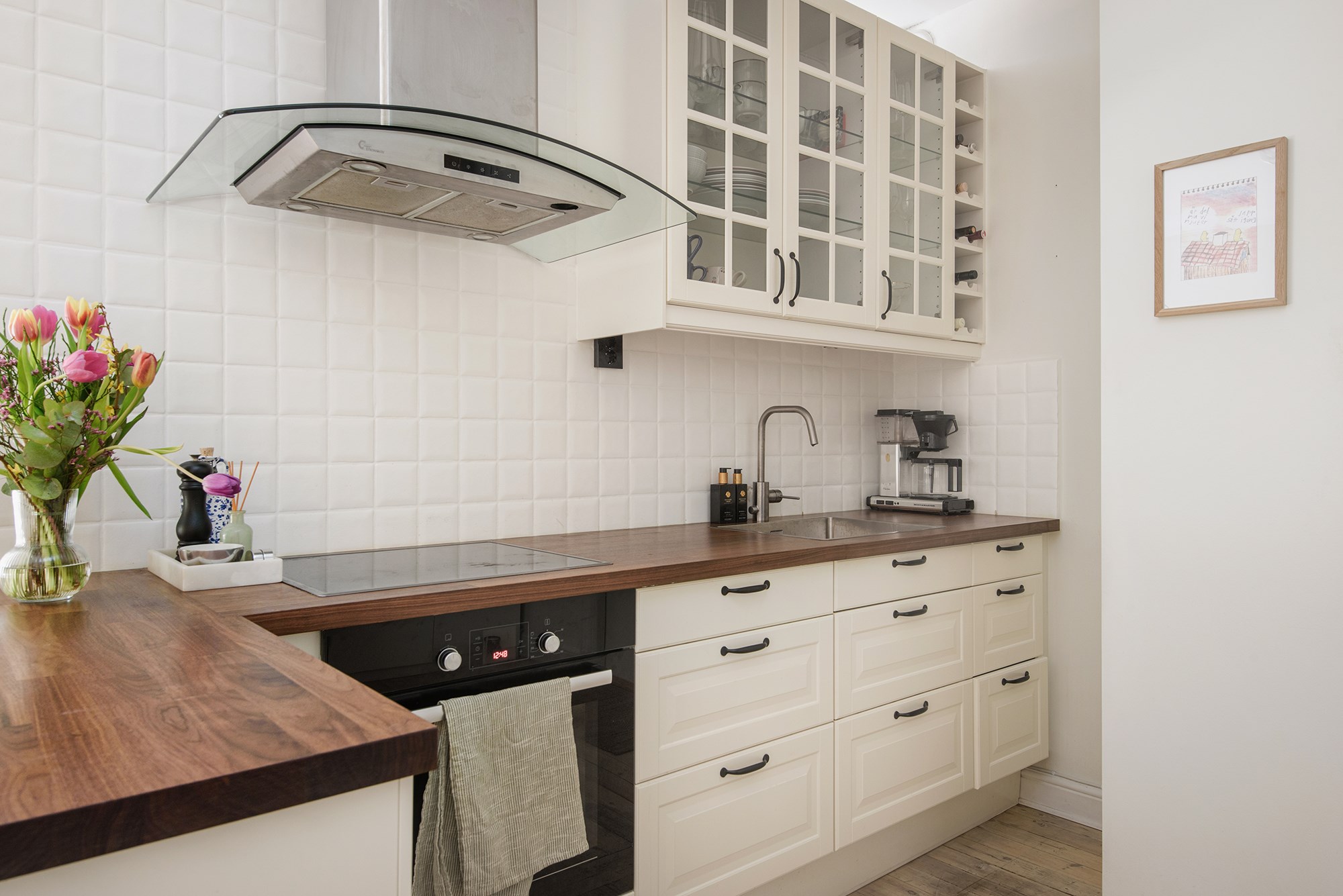 Kök med bra förvaring och arbetsyta Sveavägen 99