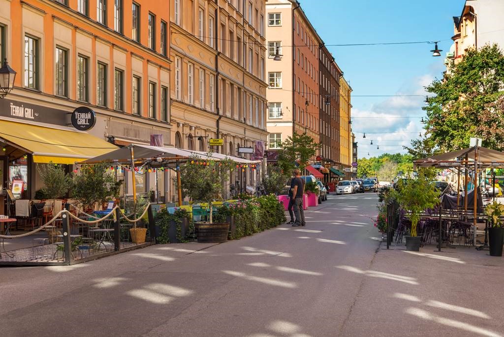 Rörstrandsgatan erbjuder många härliga uteserveringar Tomtebogatan 49