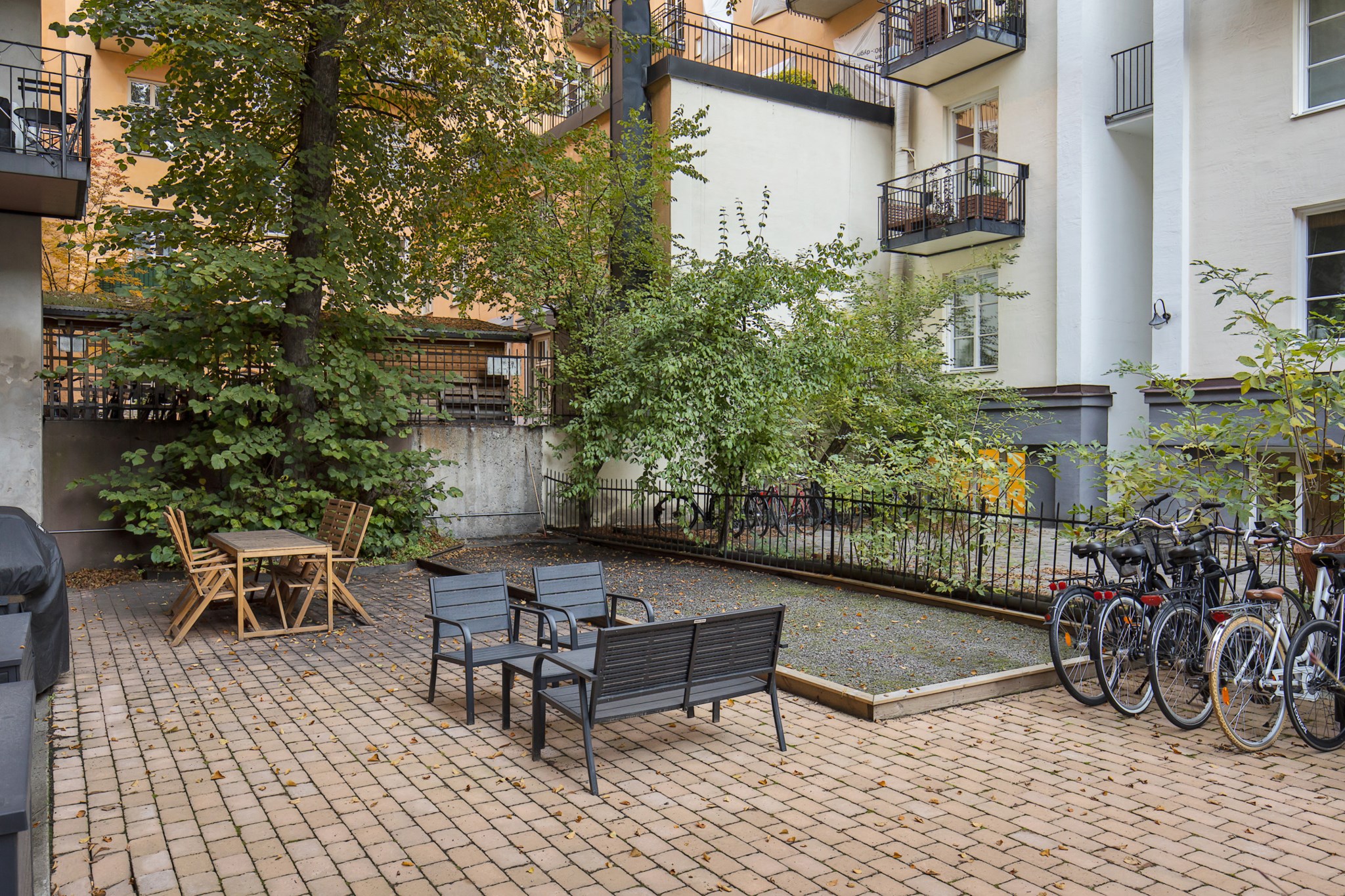 Föreningens innergård Bråvallagatan 8, 4tr