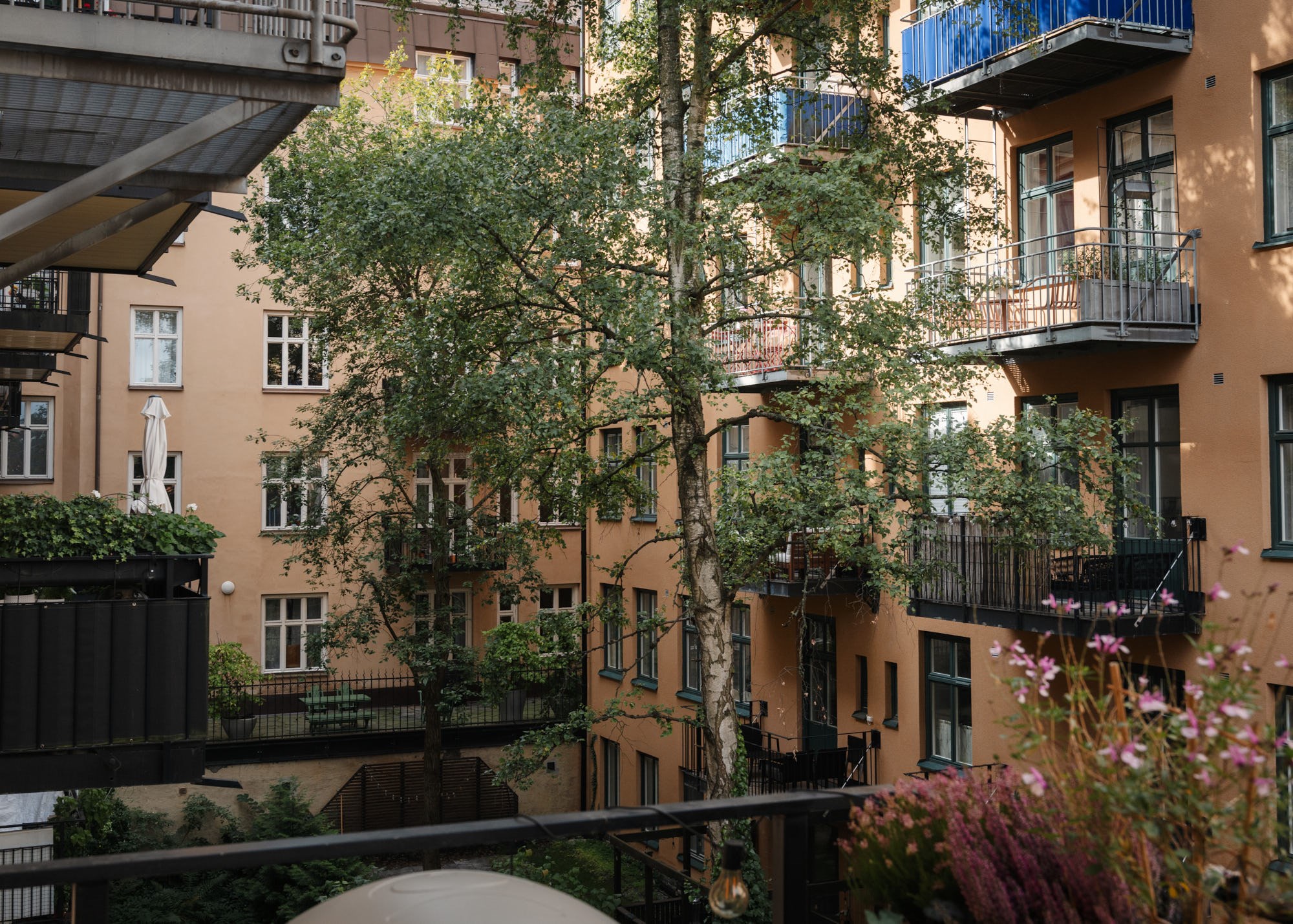 Balkong mot lummig gård Sankt Eriksgatan 57A, 2tr