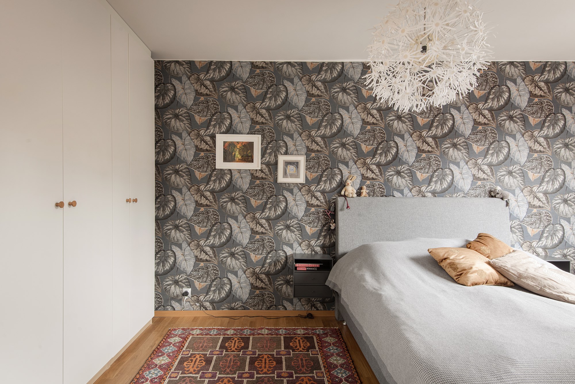 Sovrum med hel garderobsvägg Karlaplan 21C, 4 tr