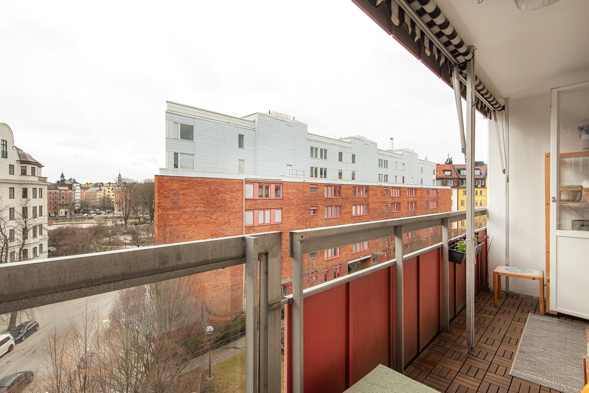 Balkong med många soltimmar Karlaplan 21C, 4 tr