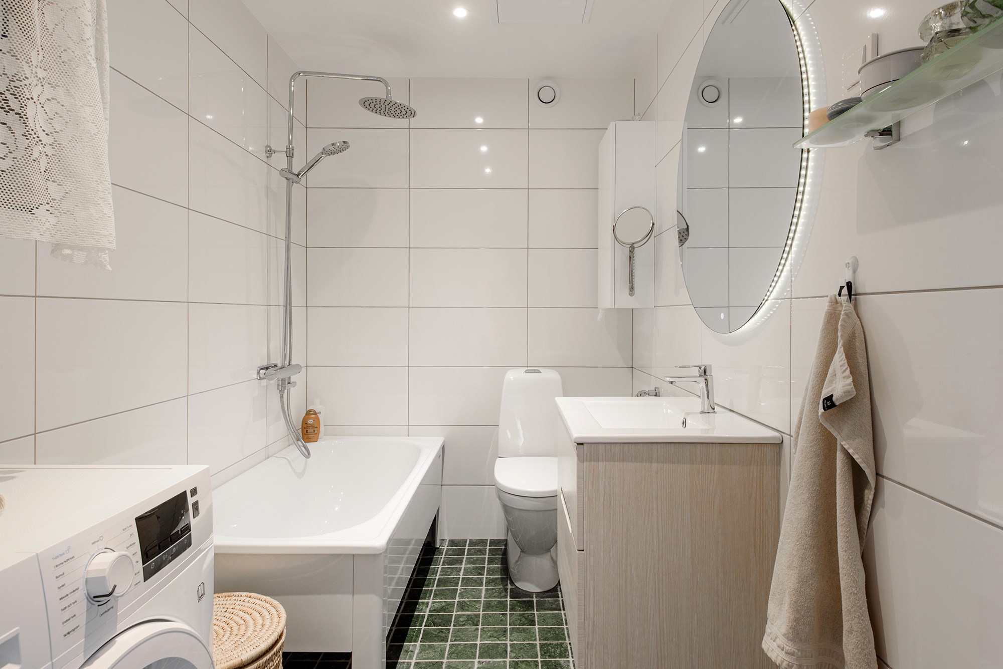 Nyrenoverat och stilsäkert badrum Karlaplan 21C, 4 tr