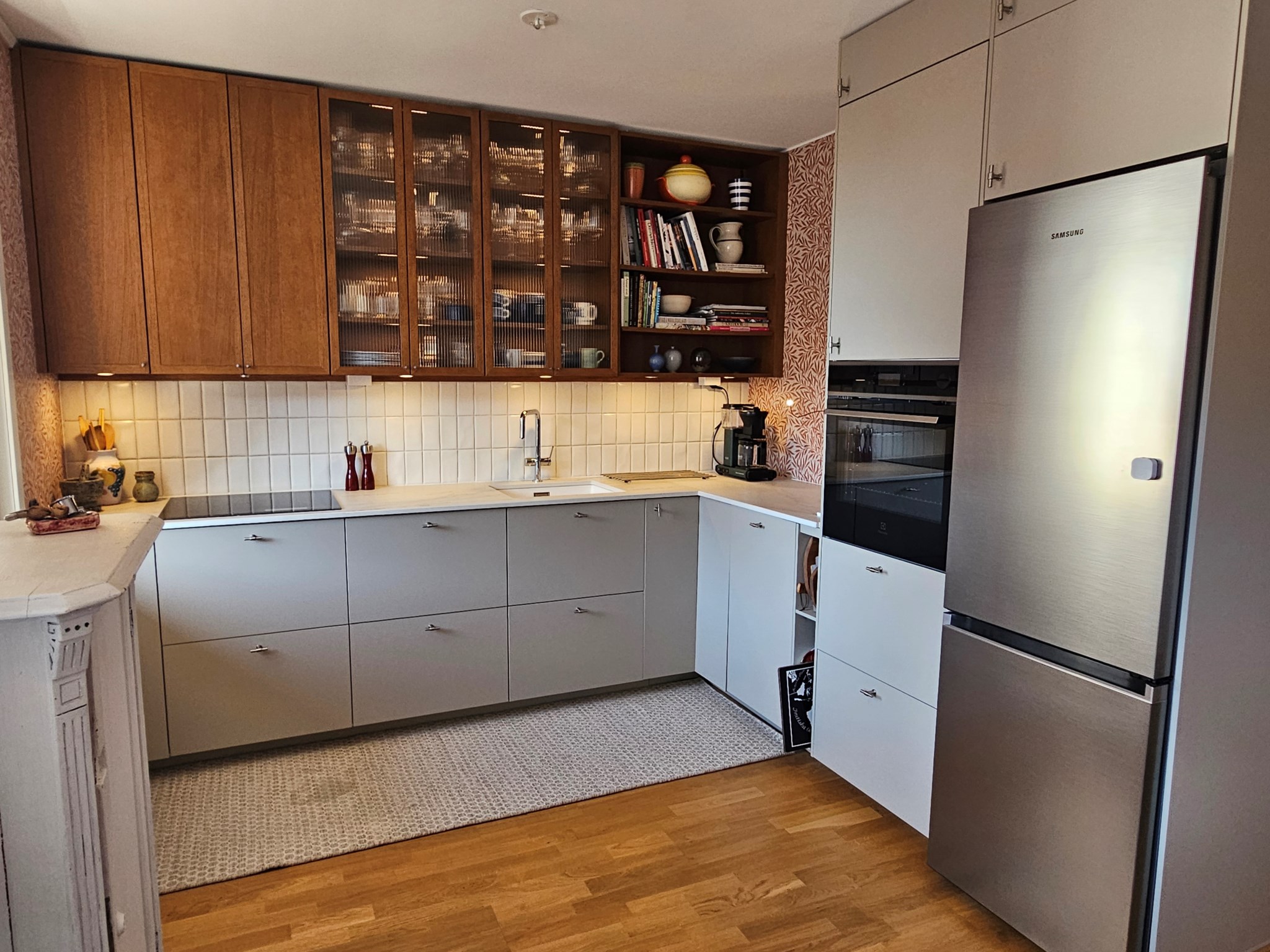 Kök med överskåp från Kvänum i rökt ek Karlaplan 21C, 4 tr