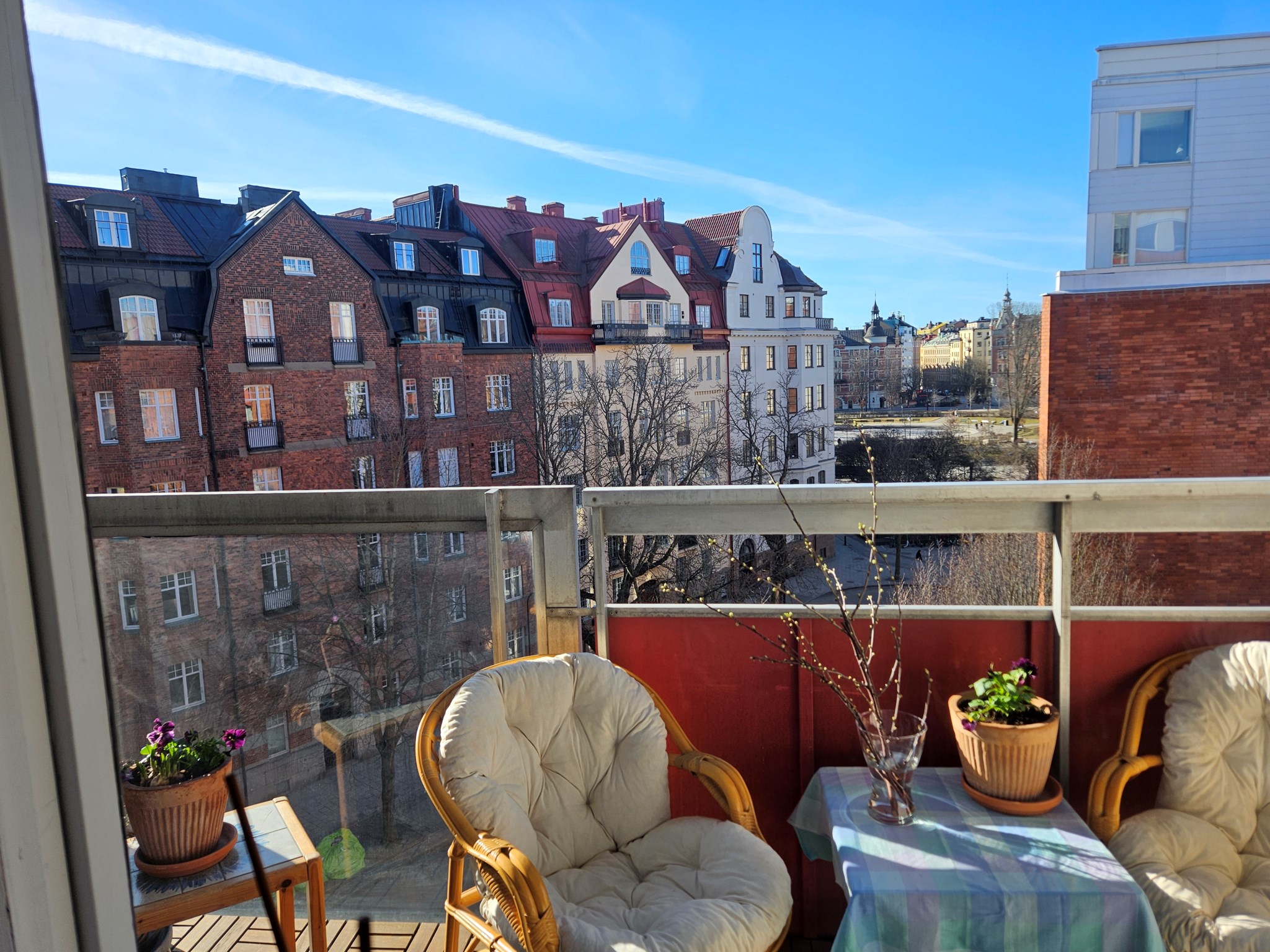 Solig balkong med vacker vy över Karlaplan Karlaplan 21C, 4 tr