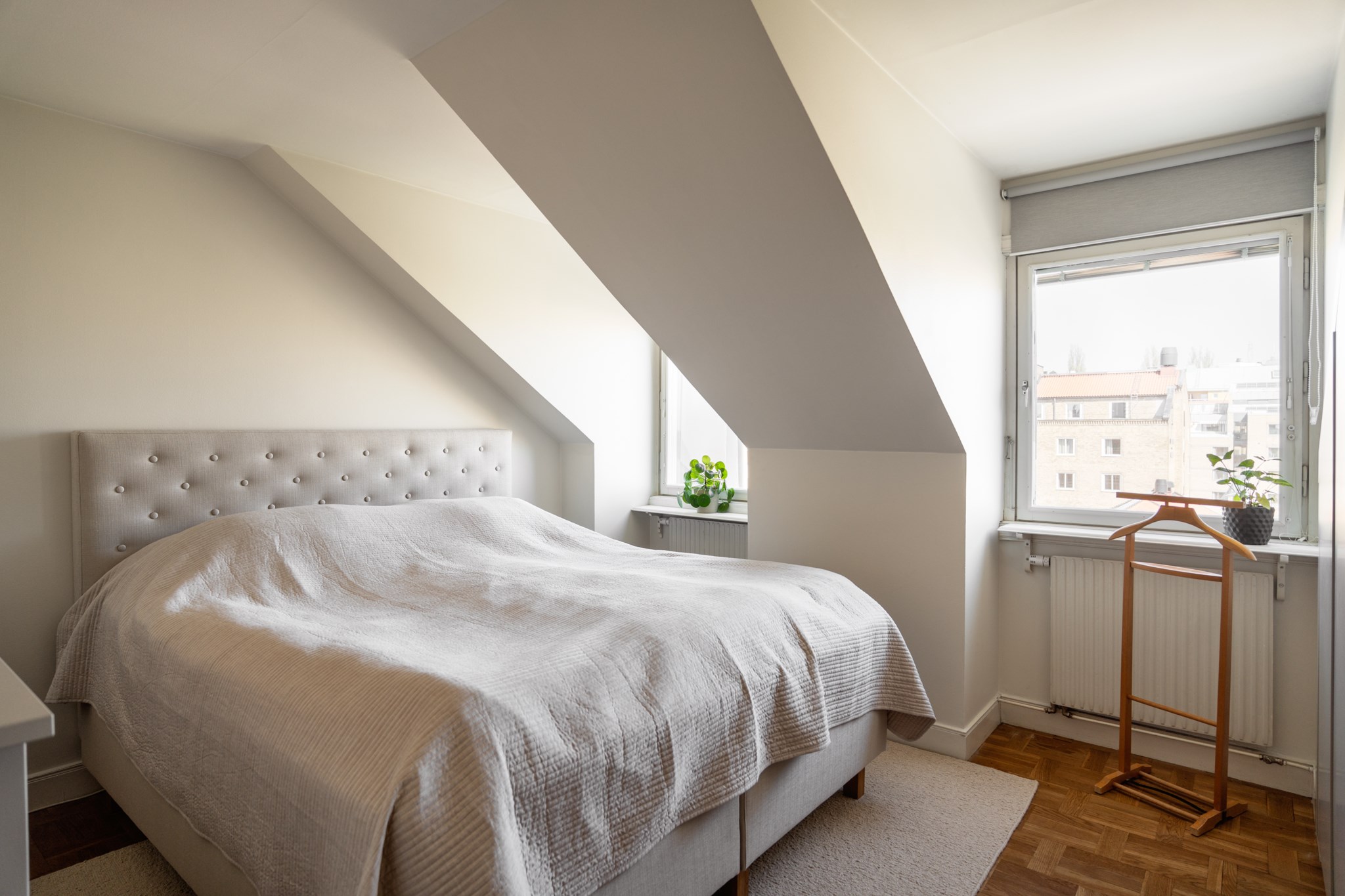 Master bedroom Valhallavägen 38, vån 5/5