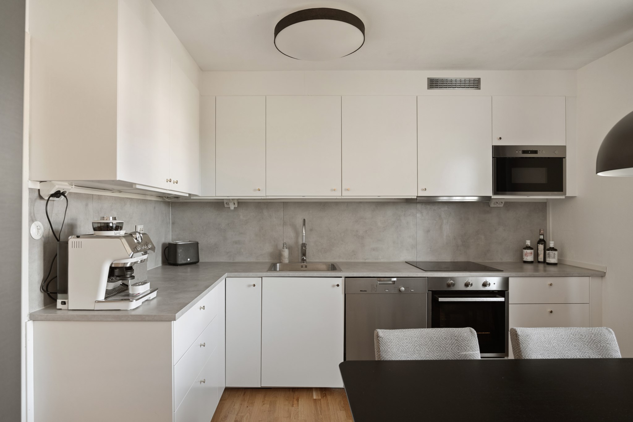 Stilsäkert kök med rostfria vitvaror Kevingeringen 25