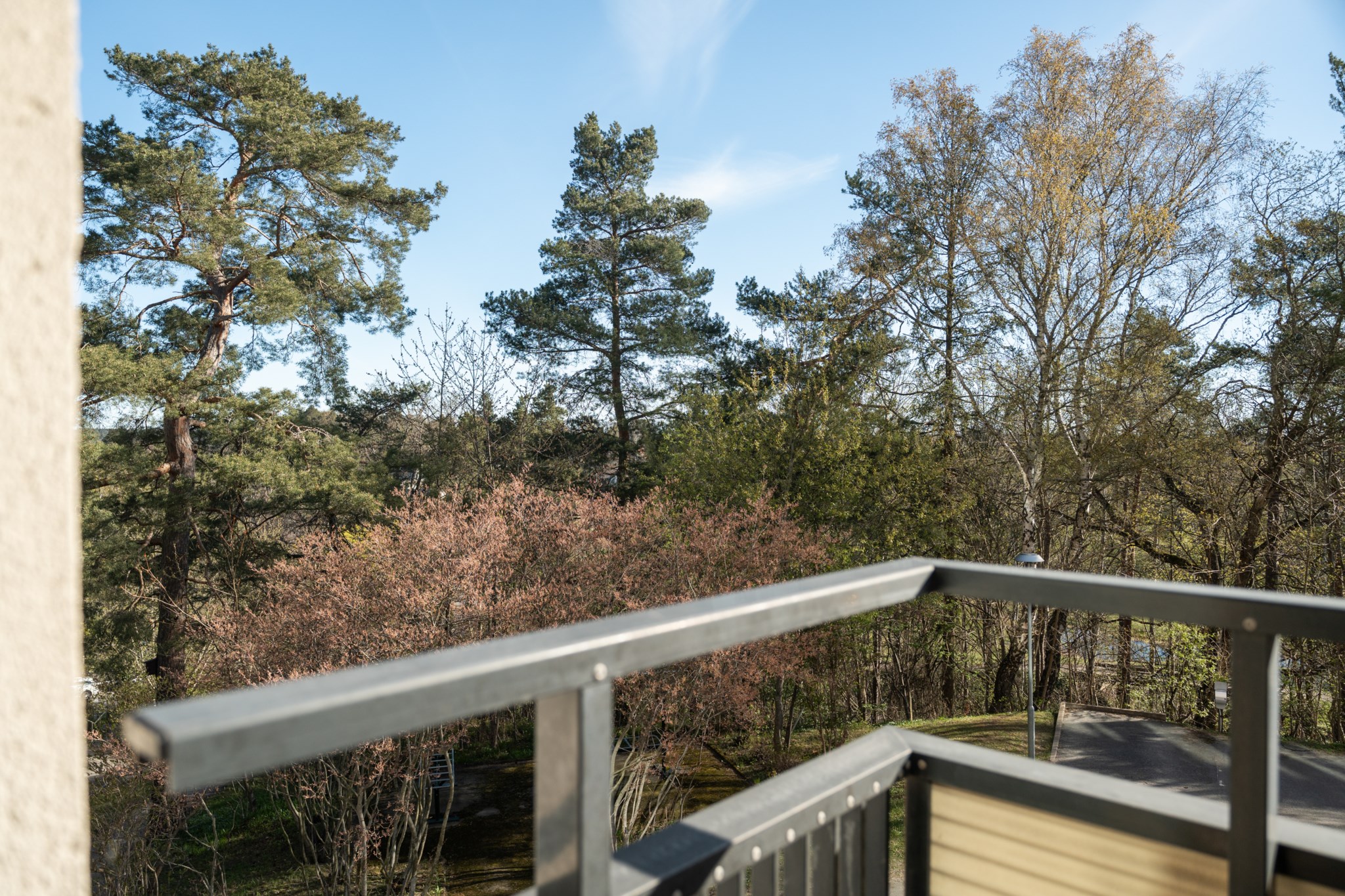 Balkong i fritt grönskande läge Kevingeringen 25