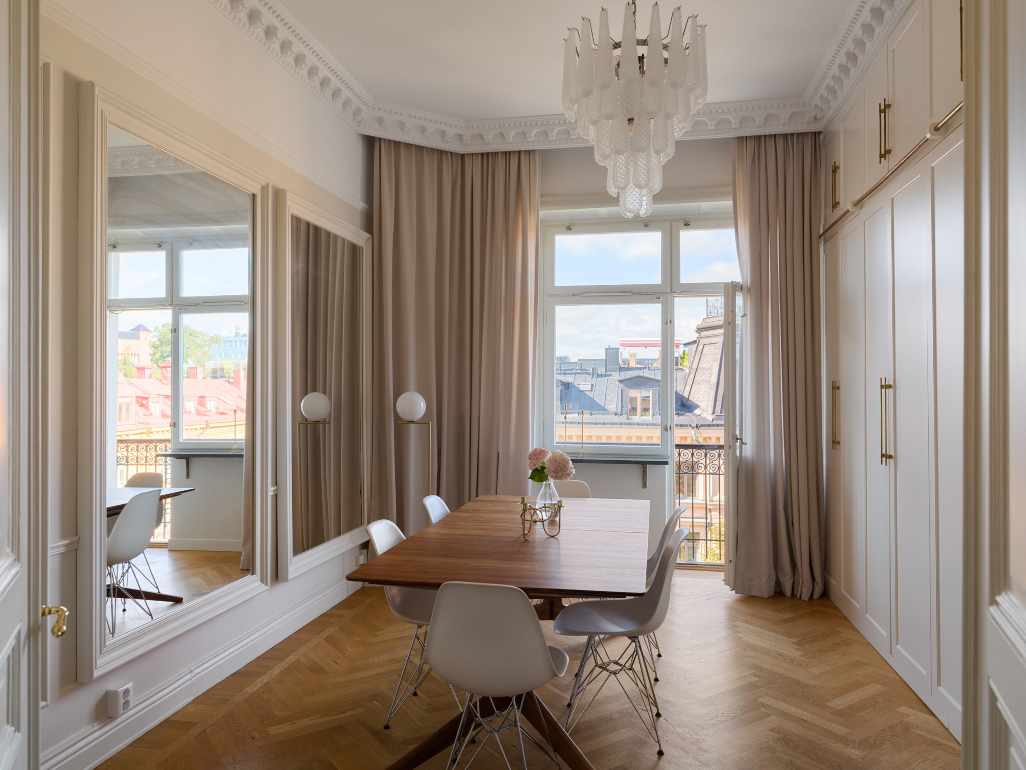 Matsal / sovrum med balkong Birger Jarlsgatan 112