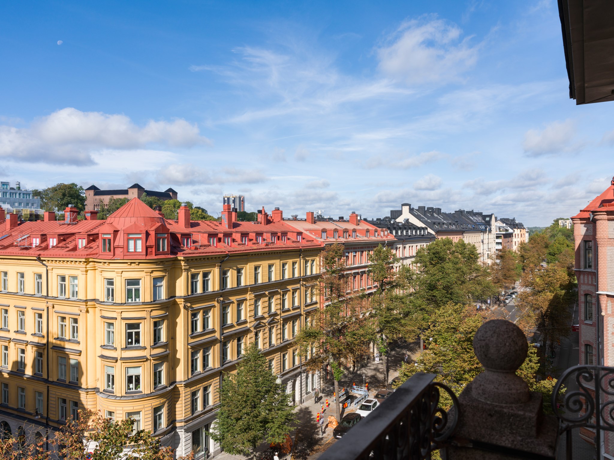 Utsikt från balkong mot Birger Jarlsgatan Birger Jarlsgatan 112