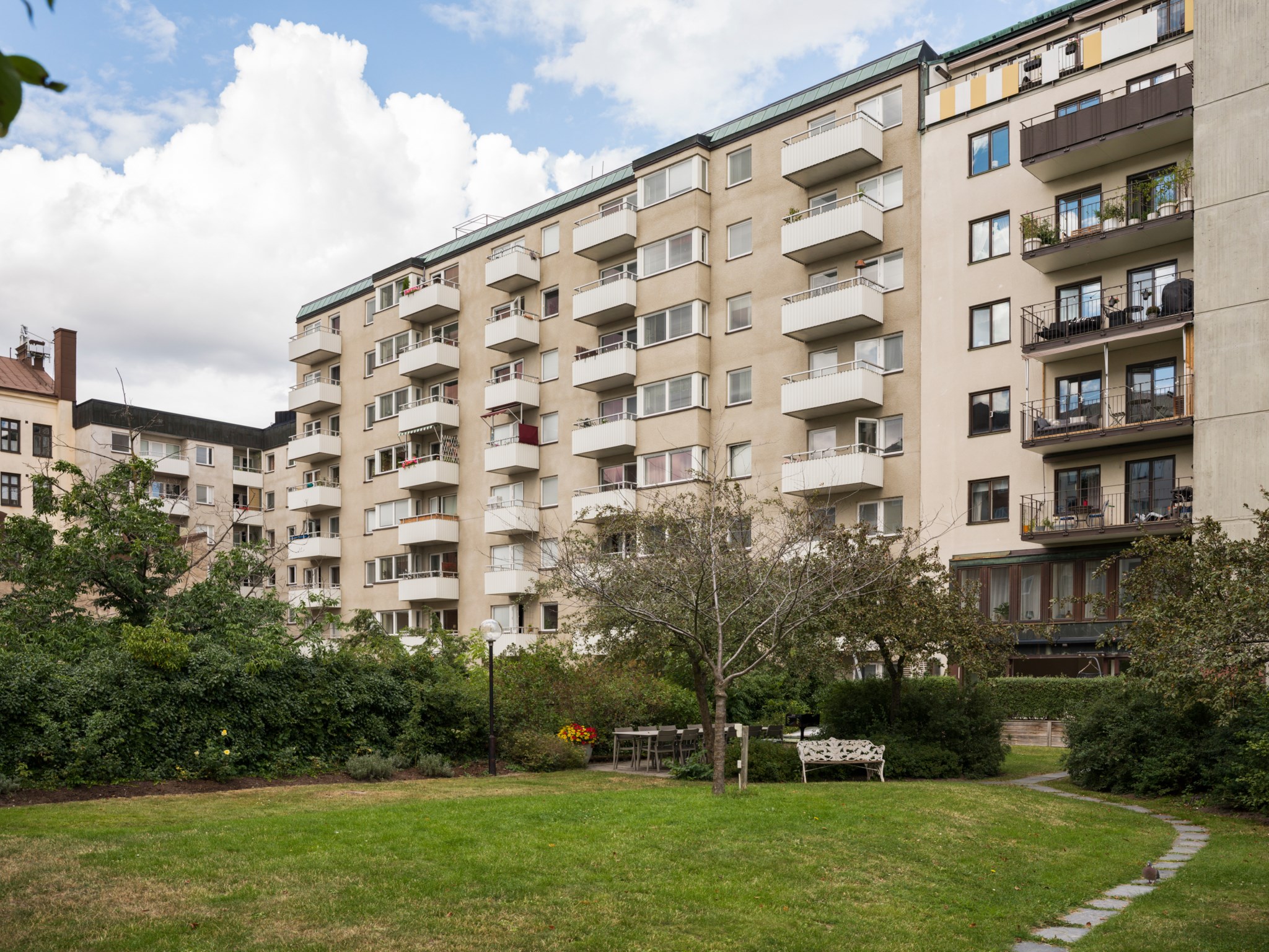 Föreningens grönskande innergård Tulegatan 49, 1 tr