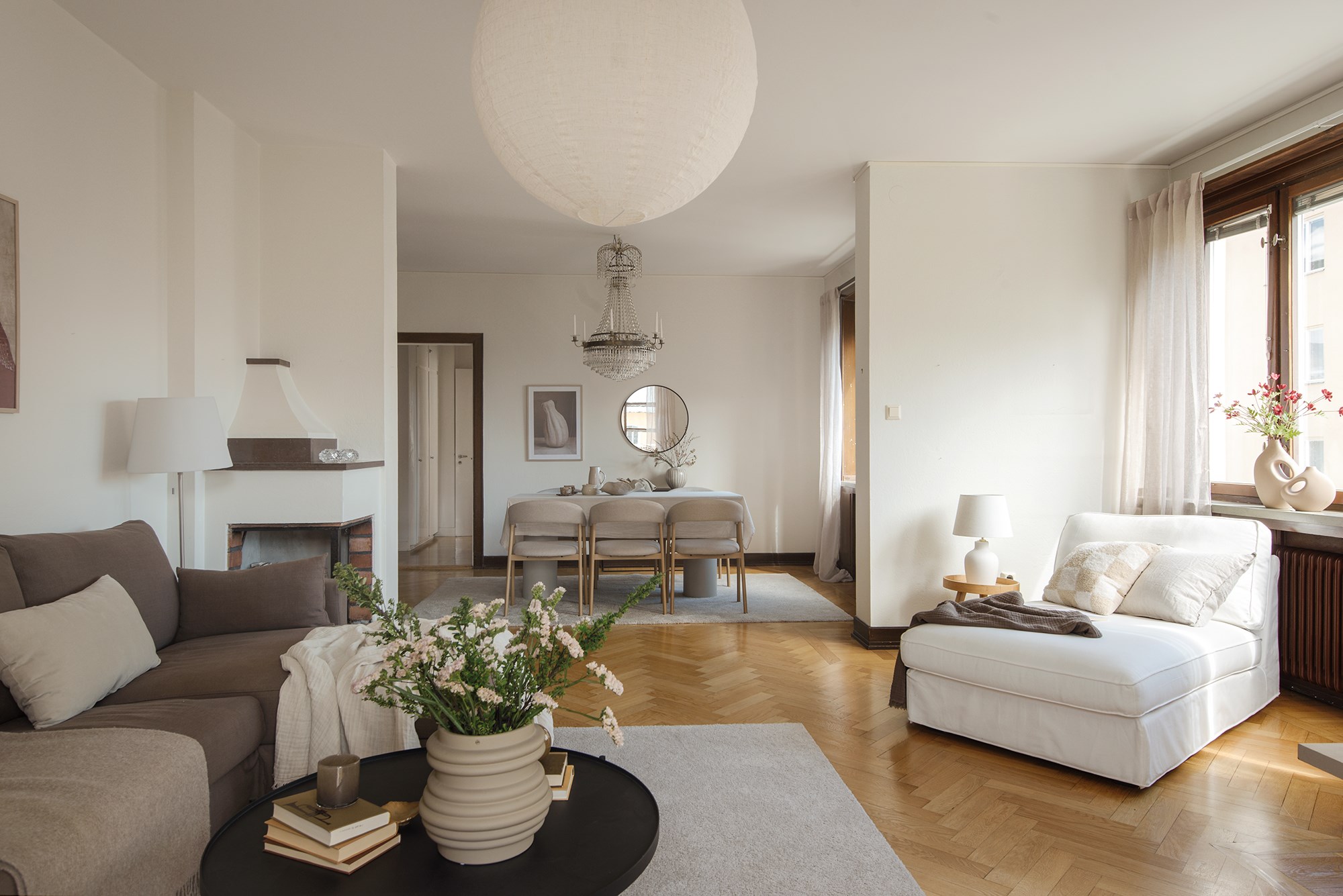 Sällskapsrum med fungerande öppen spis Erik Dahlbergsgatan 20, 3 tr