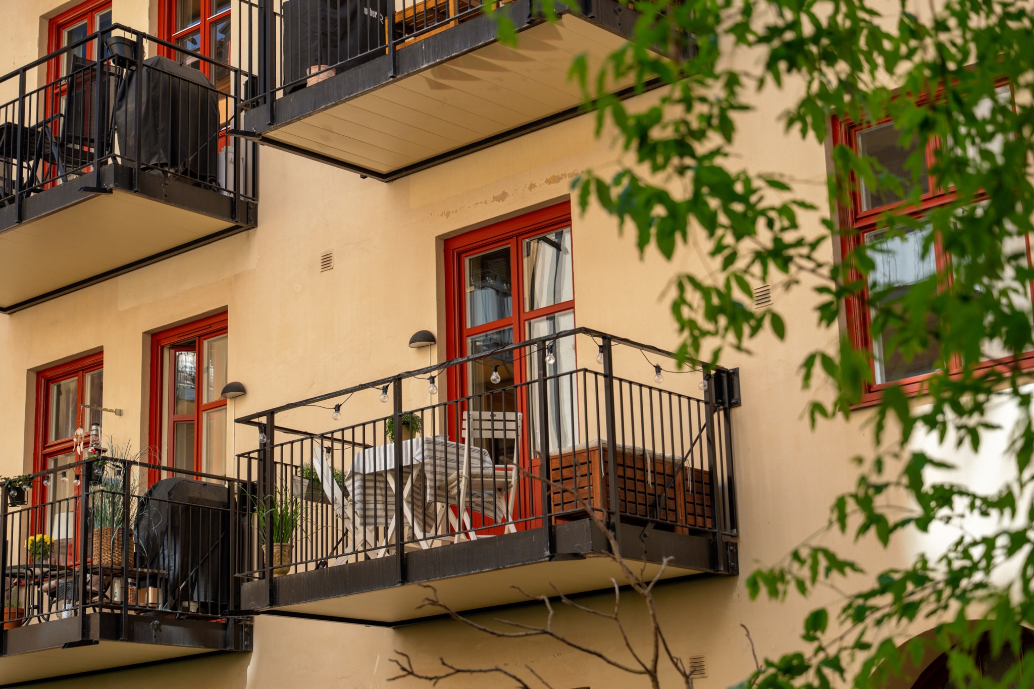 Bostadens rymliga balkong Sankt Eriksgatan 57A