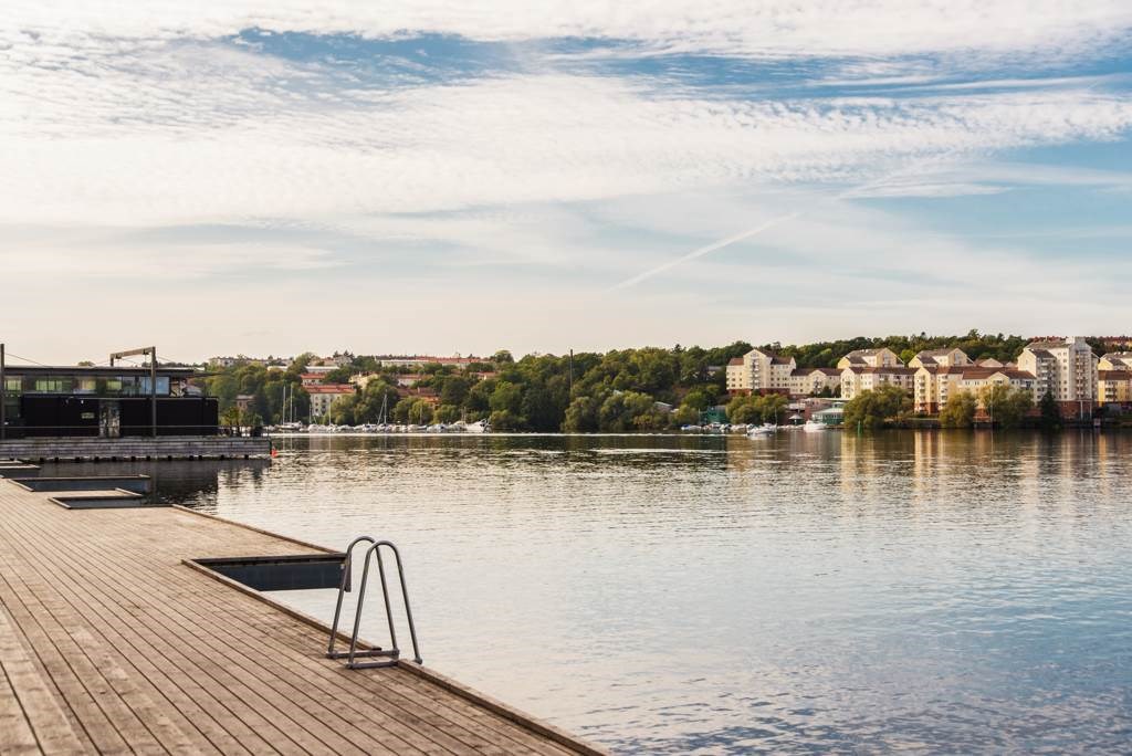 Kvällspromenaden leder dig förbi Fredhälls badklippor och vidare till Hornsberg Vitalisvägen 11, 2tr