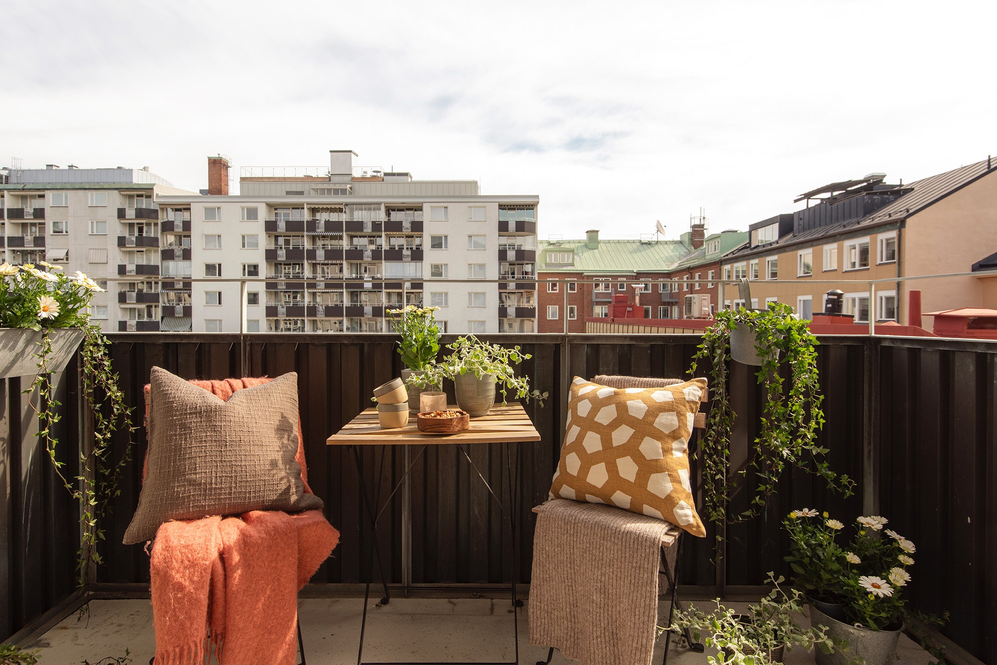 Balkong mot lugn gård Döbelnsgatan 52