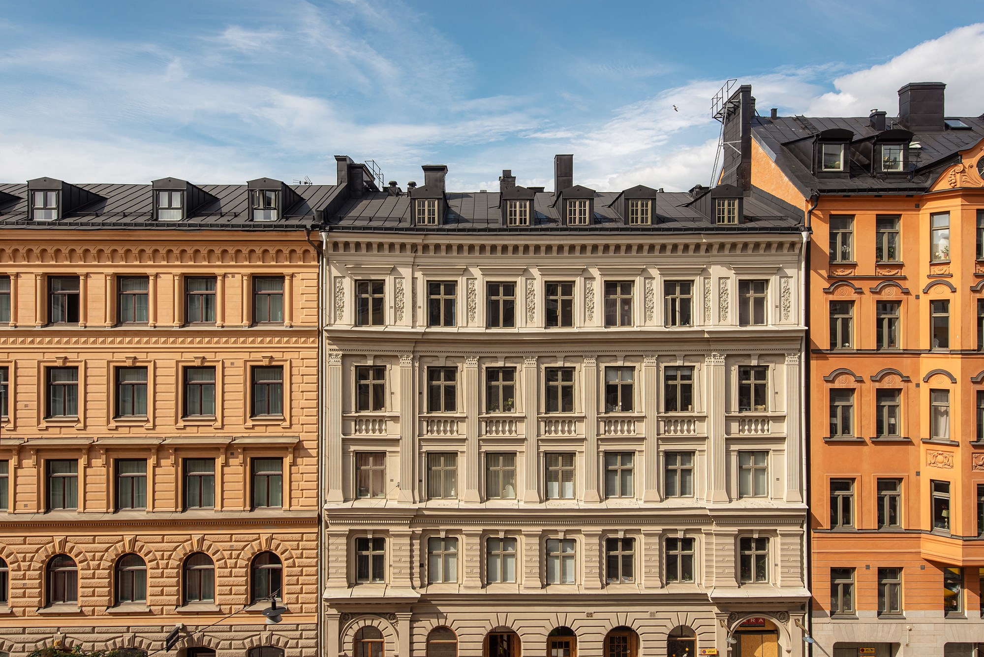 Utsikt från kök mot vackra sekelskifteshus Döbelnsgatan 52