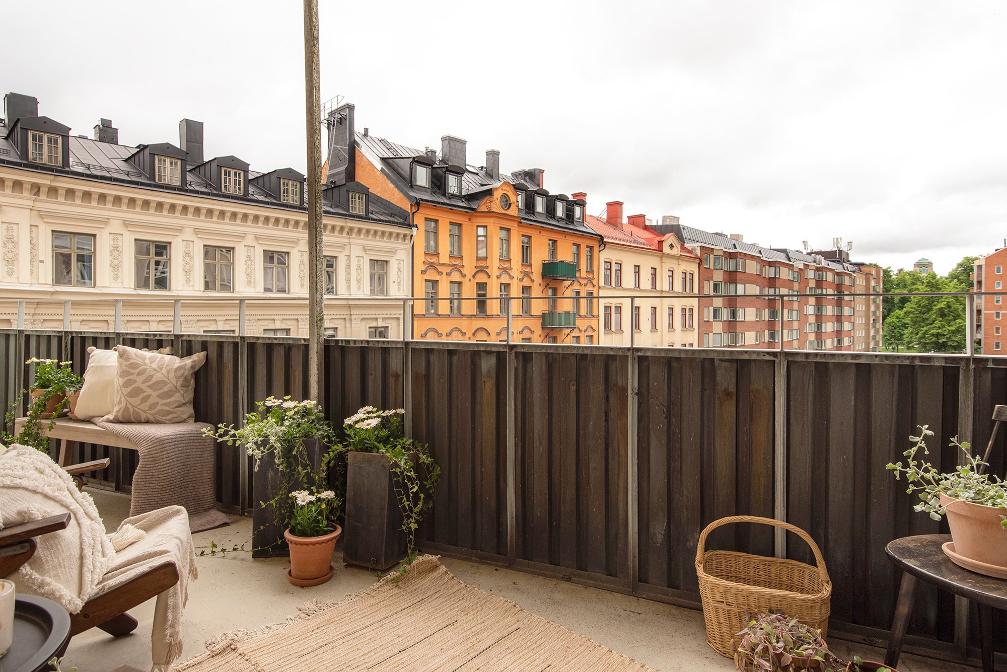 Balkong med utsikt mot Vanadislunden Döbelnsgatan 52