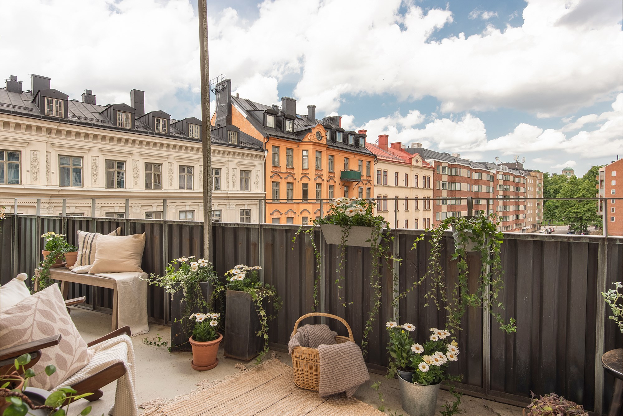 Balkong med utsikt mot Vanadislunden Döbelnsgatan 52