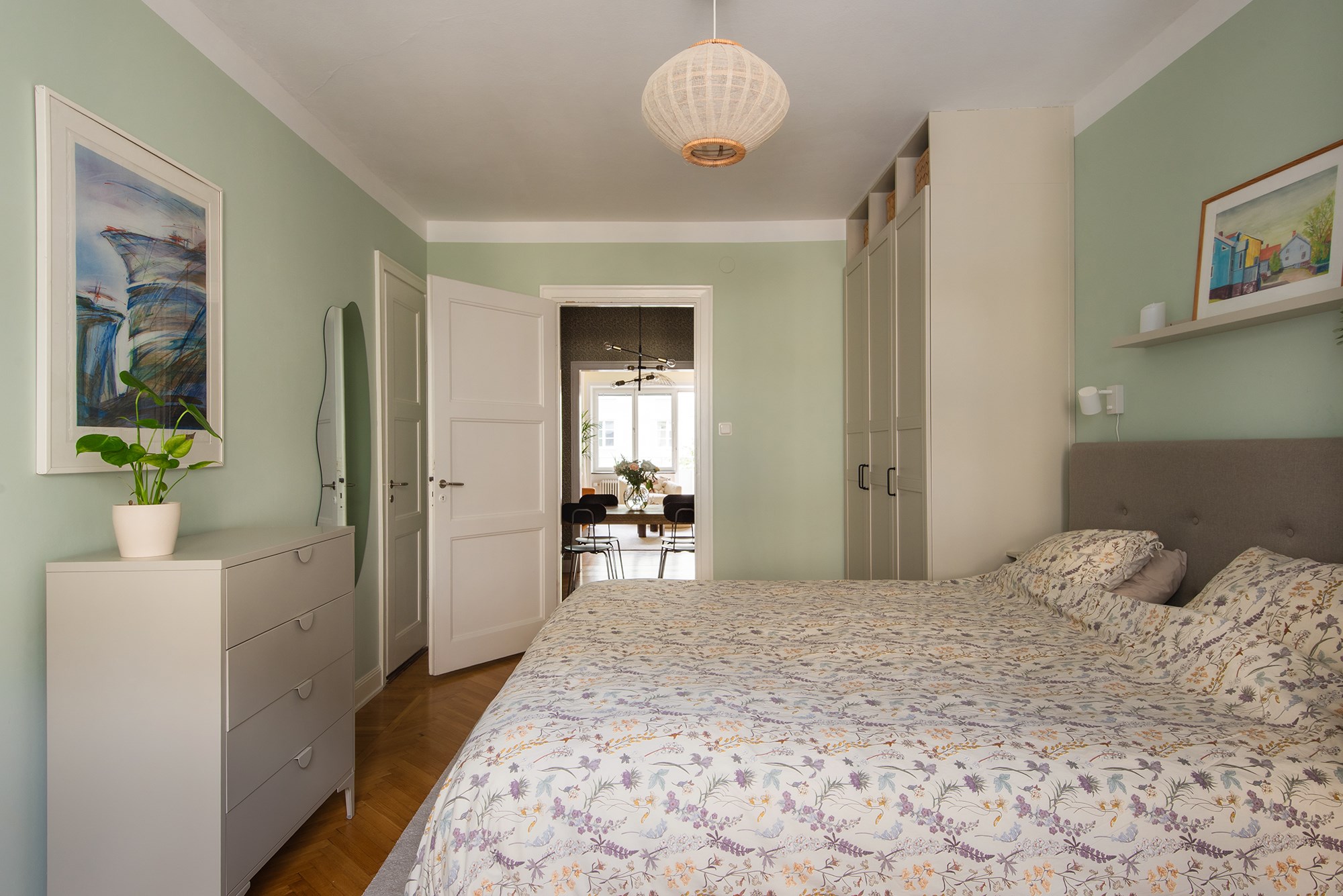 Master bedroom med generös förvaring Sveavägen 136, 2 tr