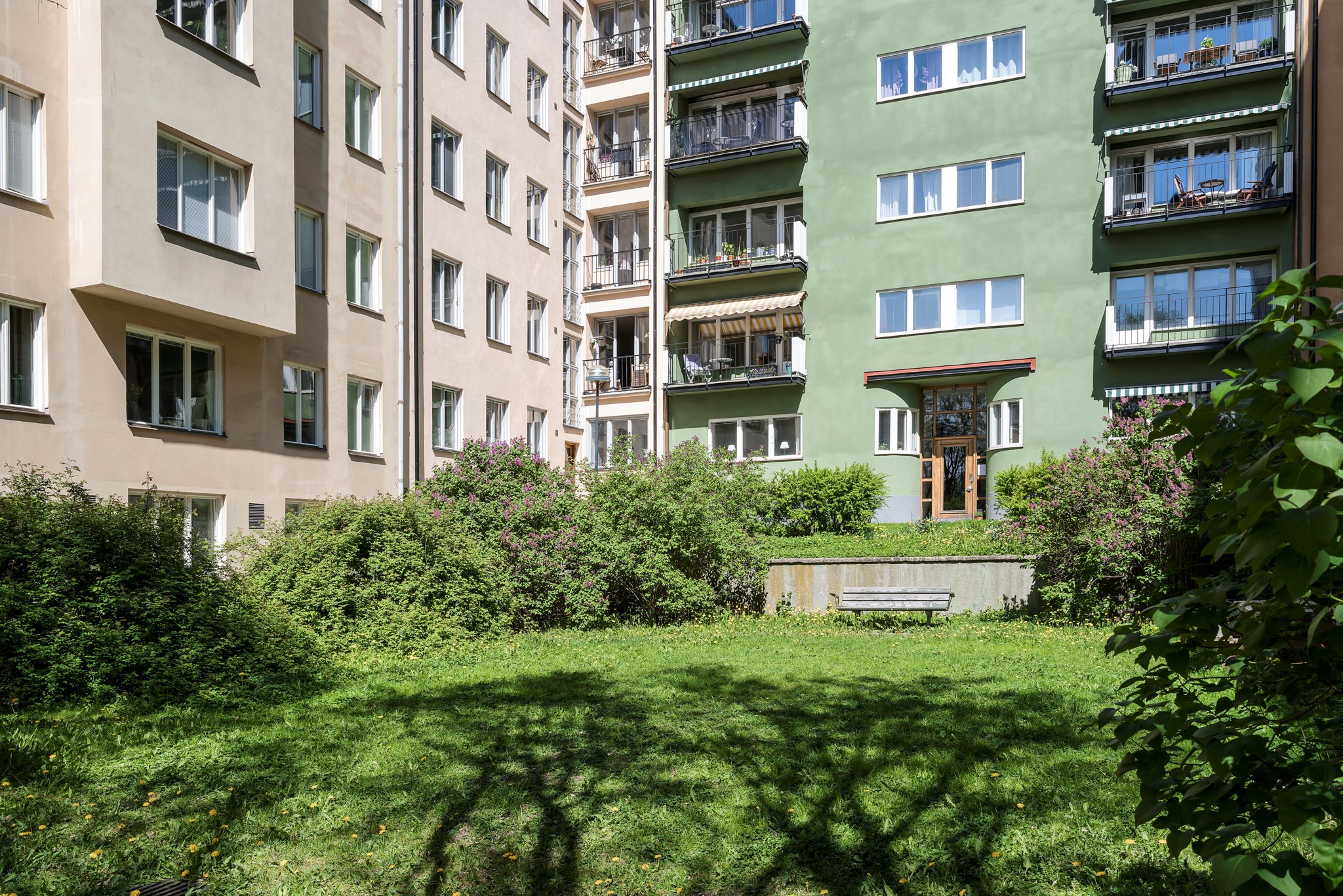 Perfekt att bjuda in vännerna på drink utomhus Ehrensvärdsgatan 4, 3tr