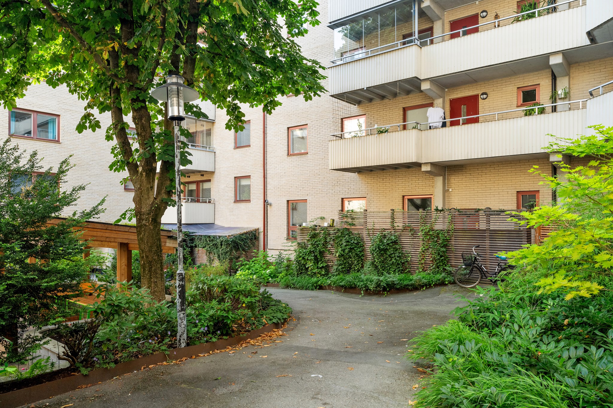 Innergård sommar Regeringsgatan 70B, 4 tr