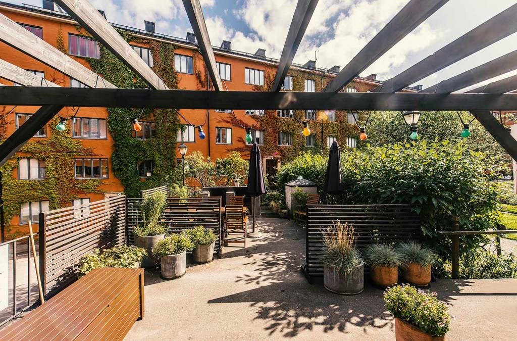 Fantastisk pergola med grillplats och flertalet sittplatser Alströmergatan 32E, 2,5tr