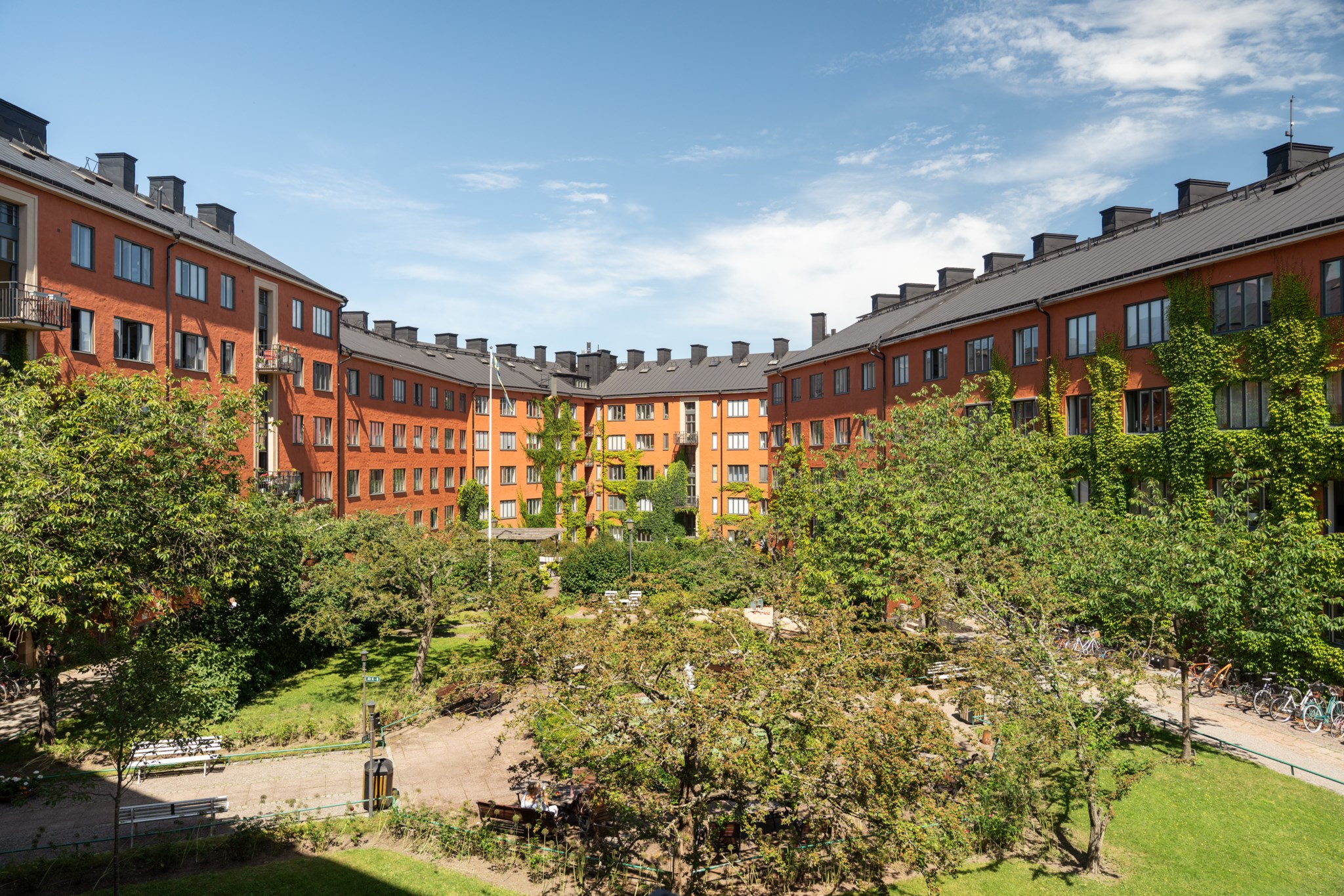 Kanske en av Sveriges finaste innergårdar Alströmergatan 32E, 2,5tr