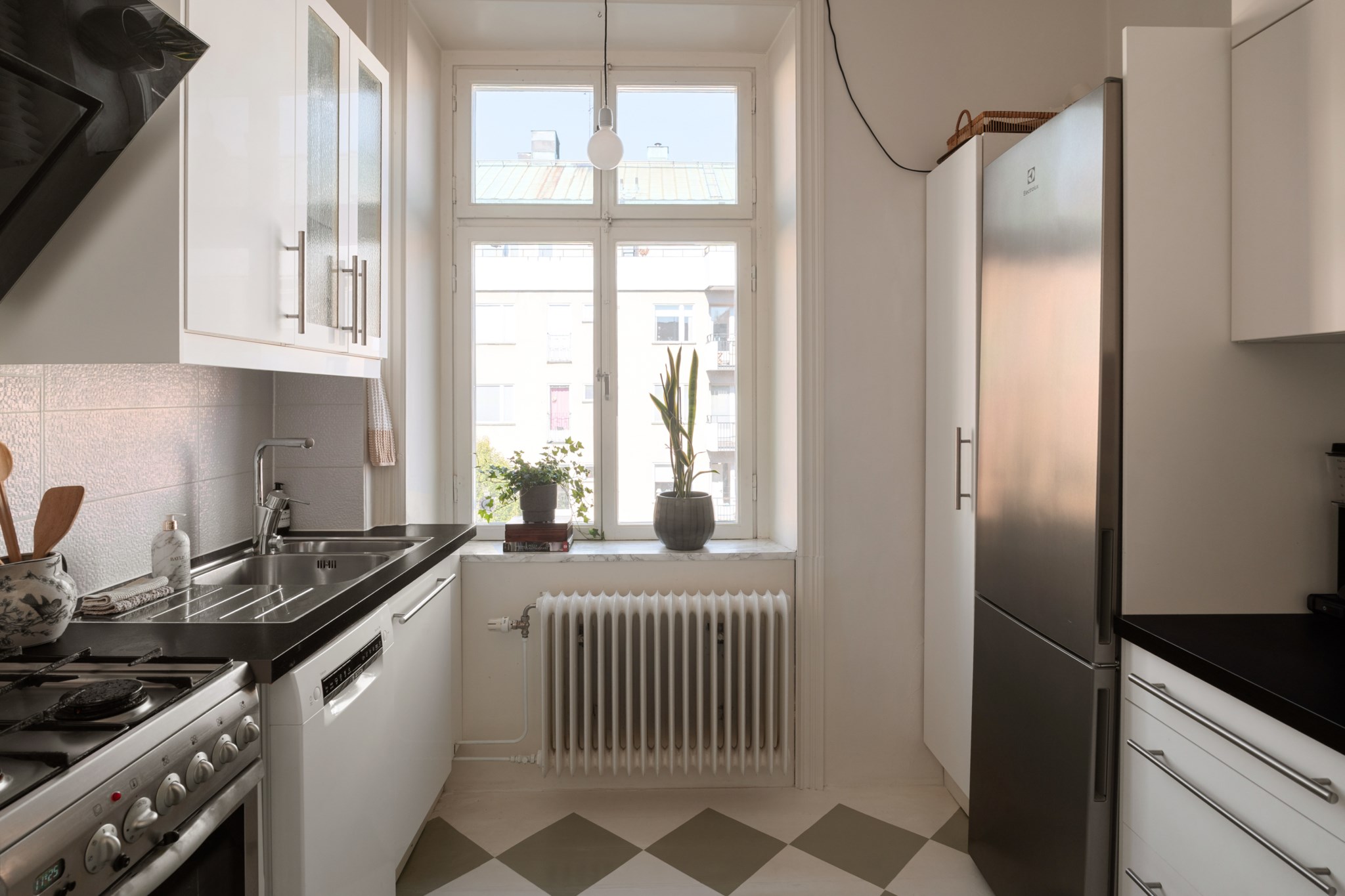 Kök med bra förvaring och fina arbetsytor Surbrunnsgatan 15, 4 tr