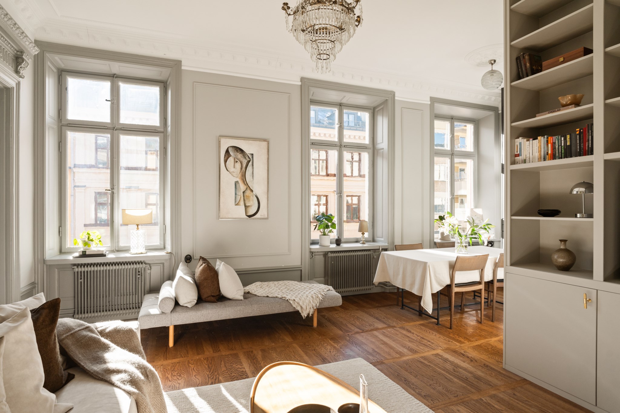 Sällskapsrum med flödande södersol Frejgatan 42